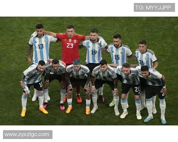 卢卡斯在绿茵场上的拼搏与荣耀展现足球巨星的非凡魅力