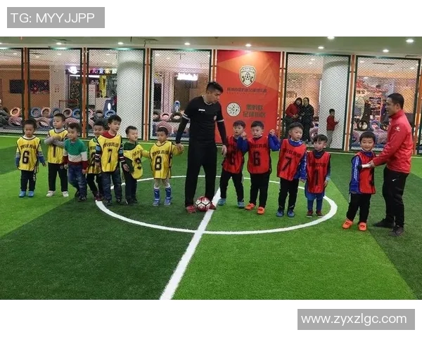 聚焦cq足球球星成长历程与赛场风采全面解读