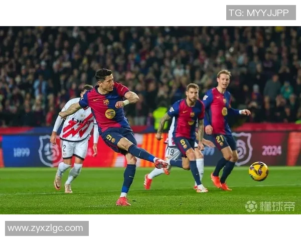 足球球星笑容背后的故事与魅力 揭秘他们场上场下的欢乐瞬间